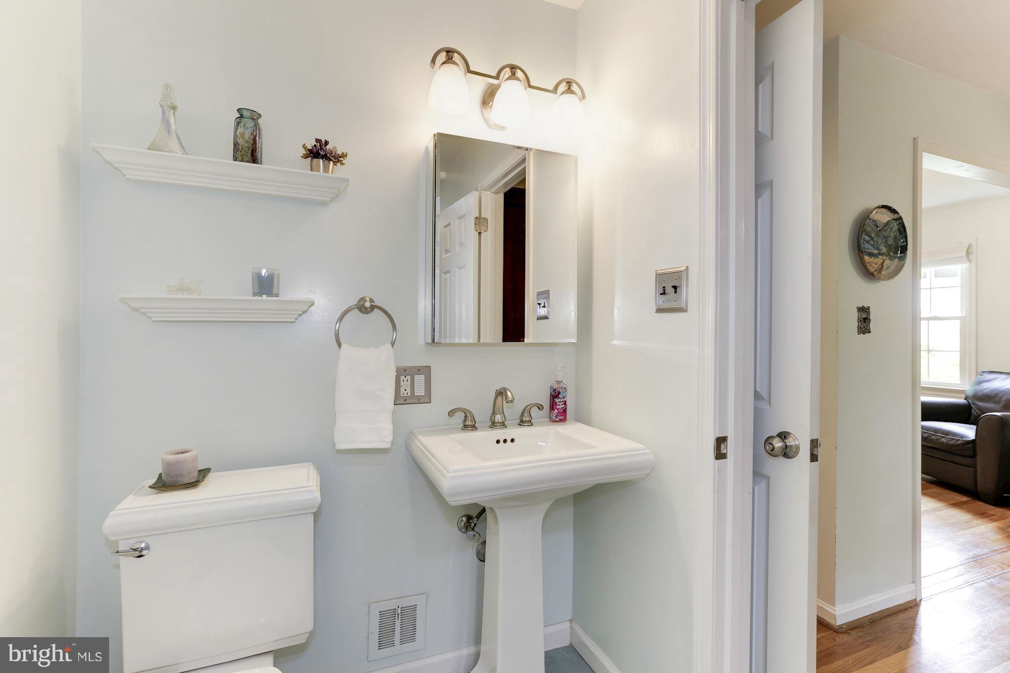 8516 Atwell Road Potomac, MD 20854 - Photo 14 of 26 Bath (Master)