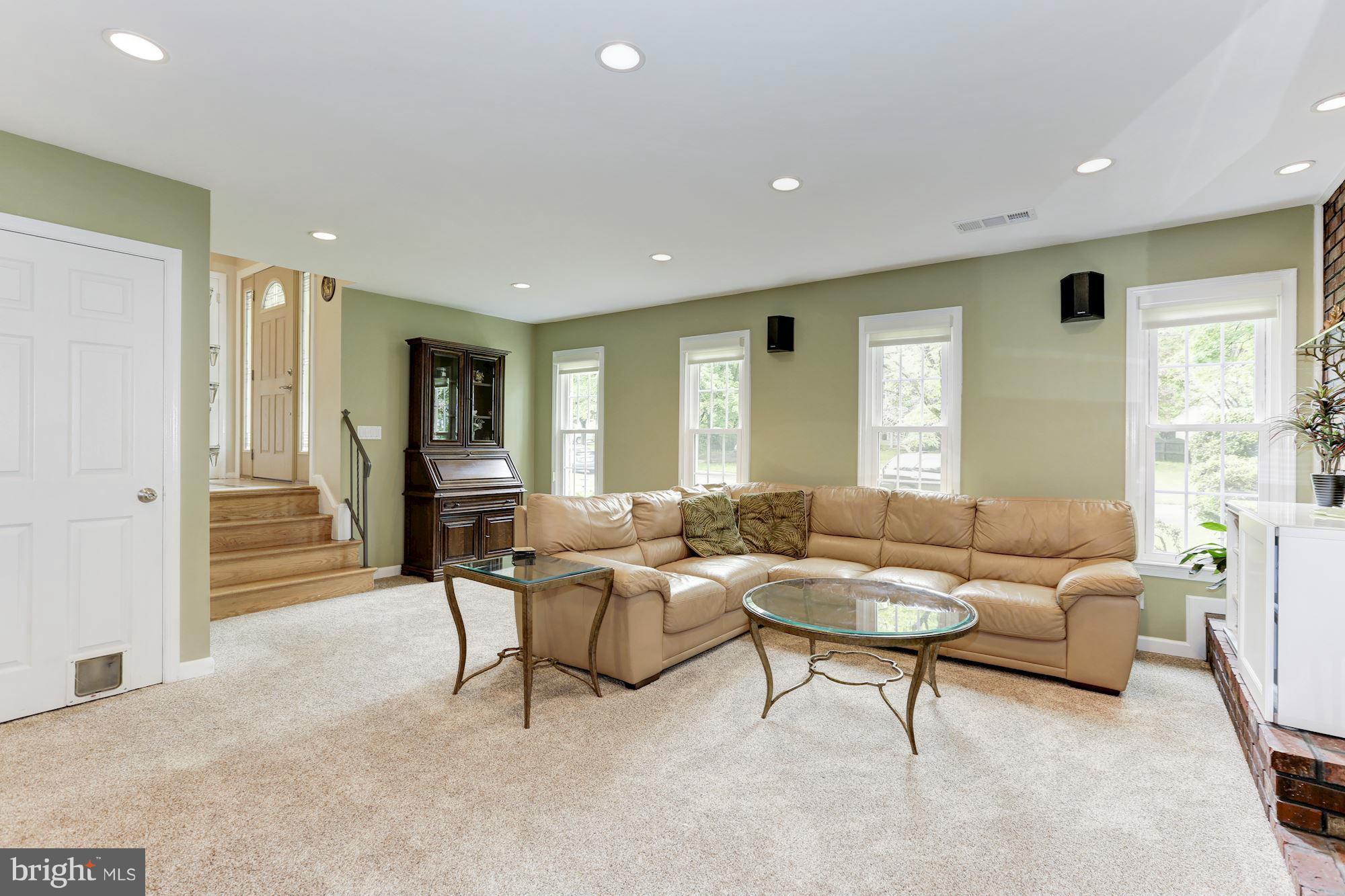 8516 Atwell Road Potomac, MD 20854 - Photo 20 of 26 Family Room