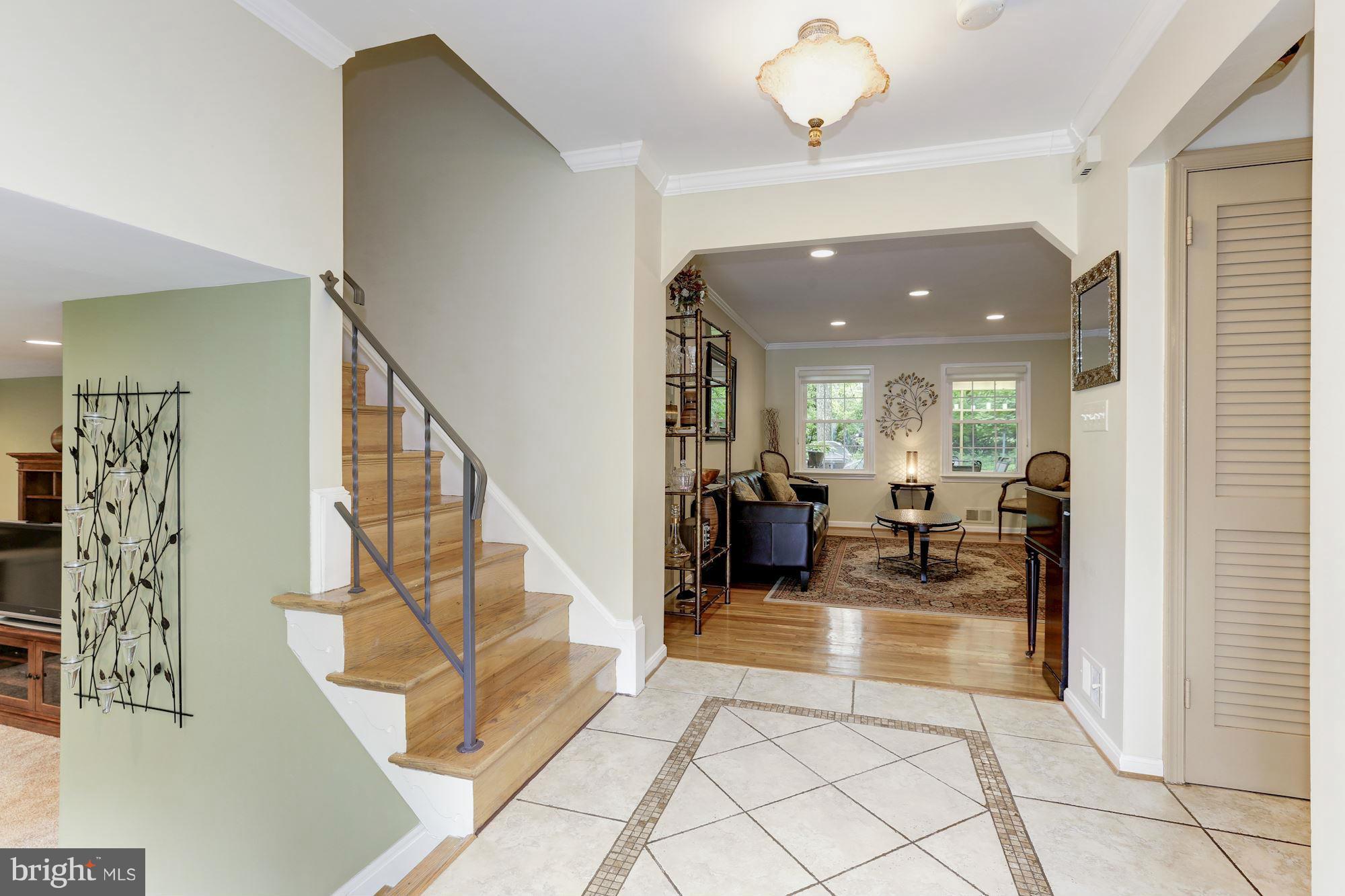 8516 Atwell Road Potomac, MD 20854 - Photo 3 of 26 Interior (General)
