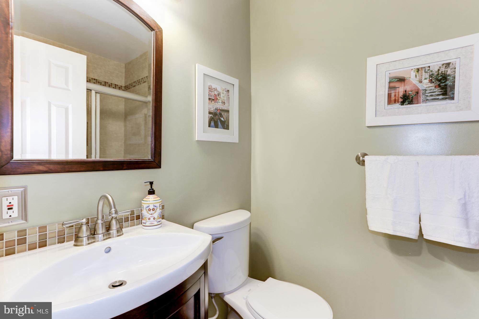 8516 Atwell Road Potomac, MD 20854 - Photo 21 of 26 Bath