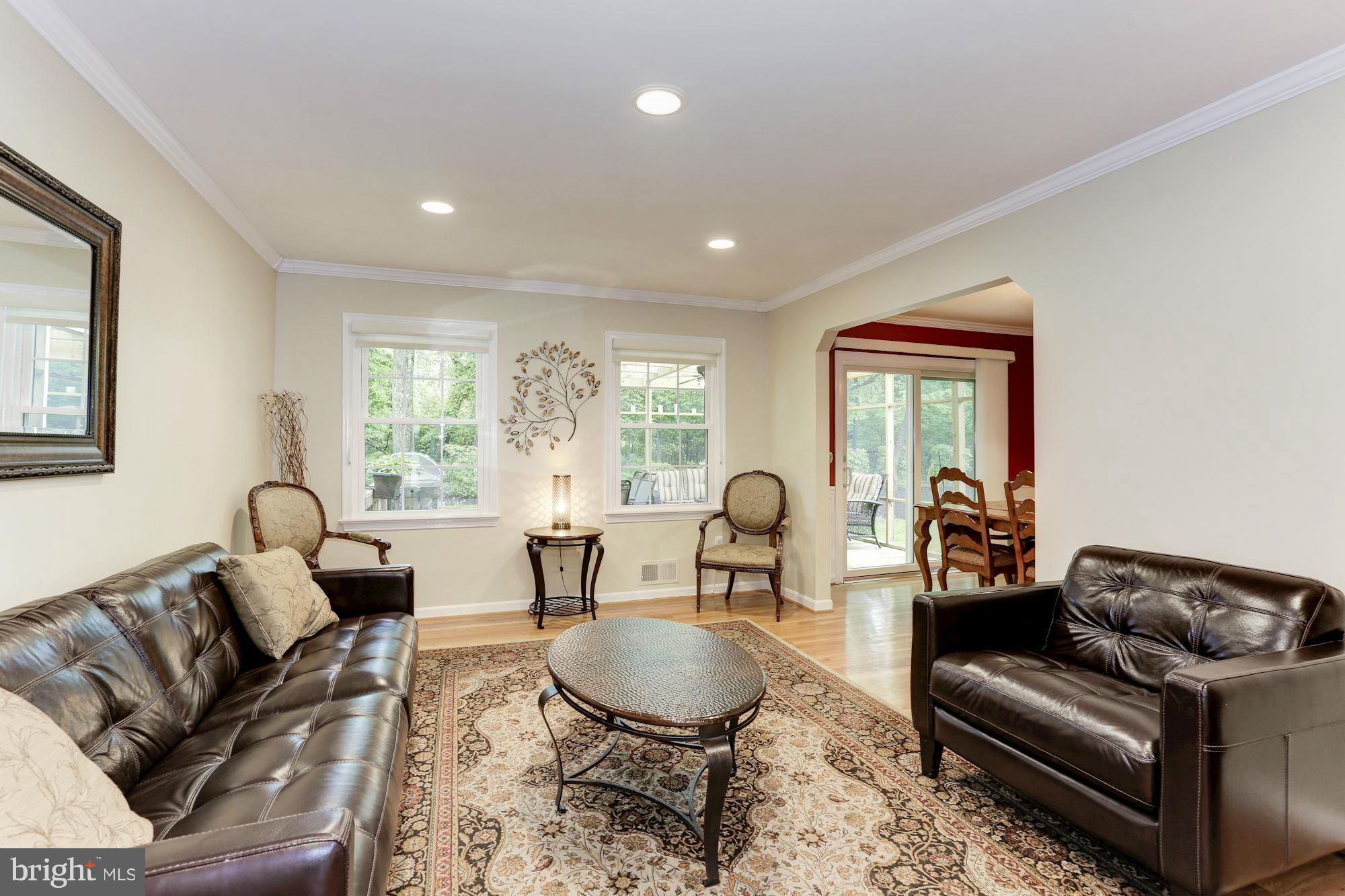 8516 Atwell Road Potomac, MD 20854 - Photo 4 of 26 Living Room