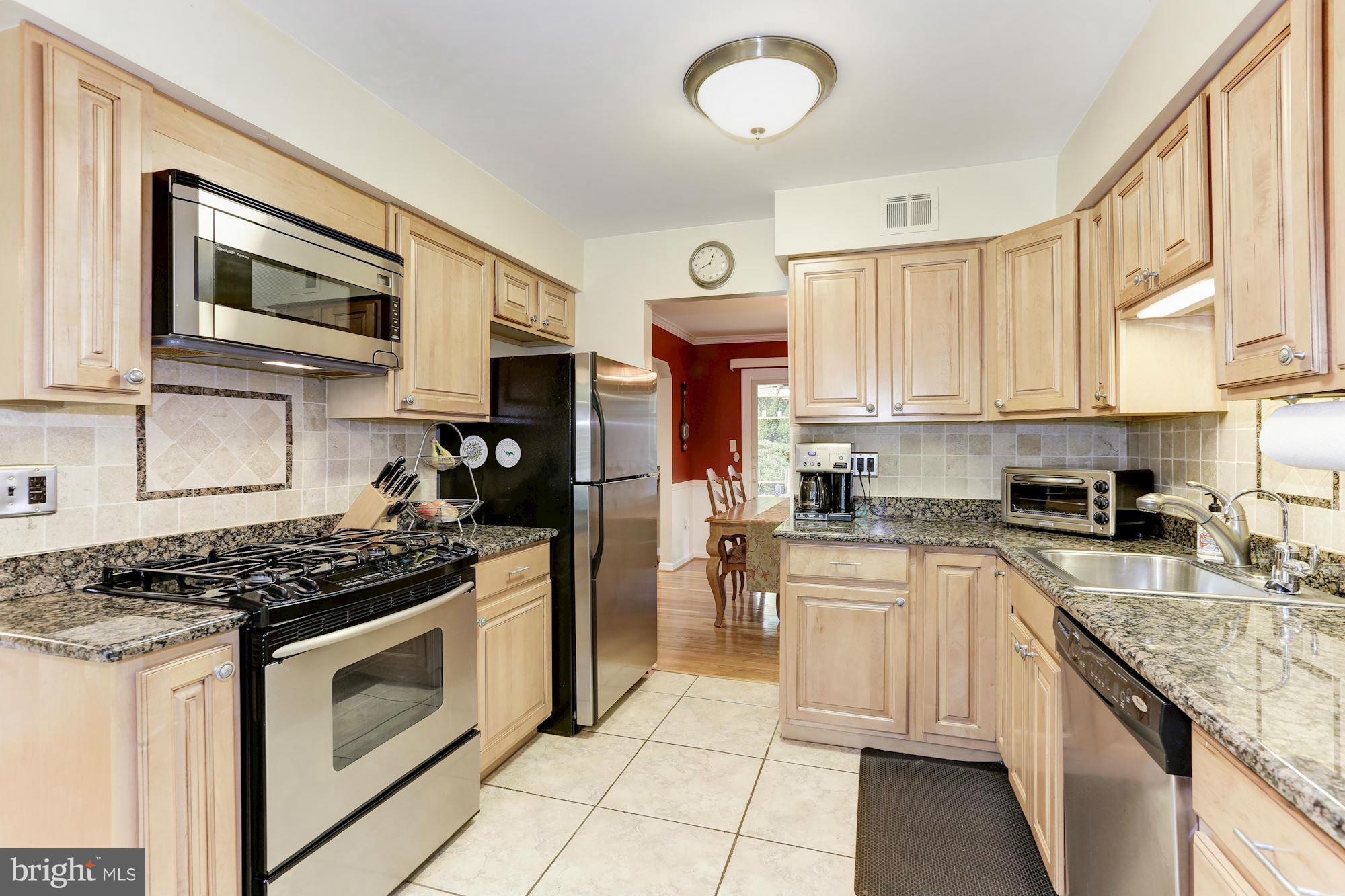 8516 Atwell Road Potomac, MD 20854 - Photo 8 of 26 Kitchen