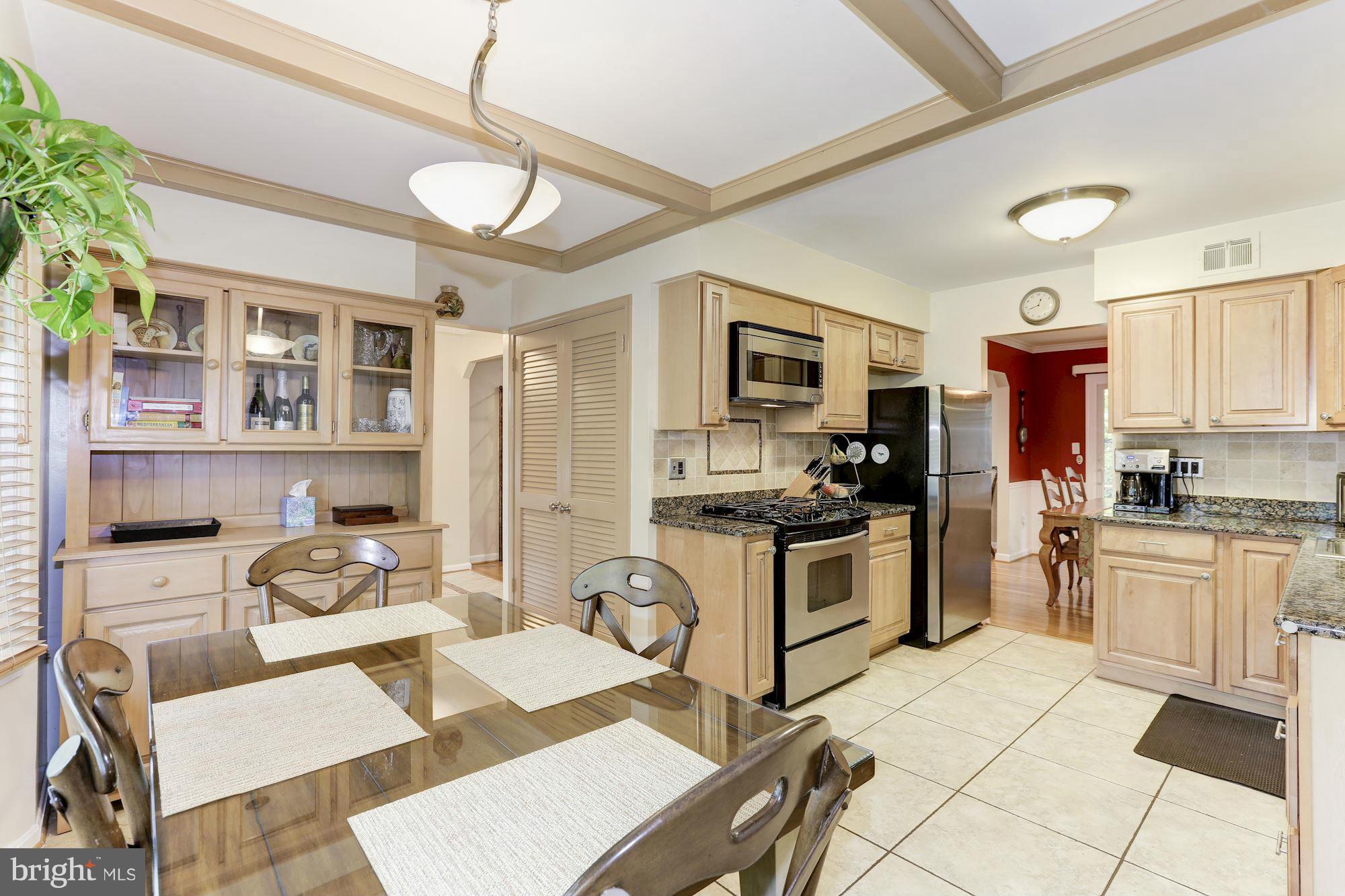 8516 Atwell Road Potomac, MD 20854 - Photo 9 of 26 Kitchen