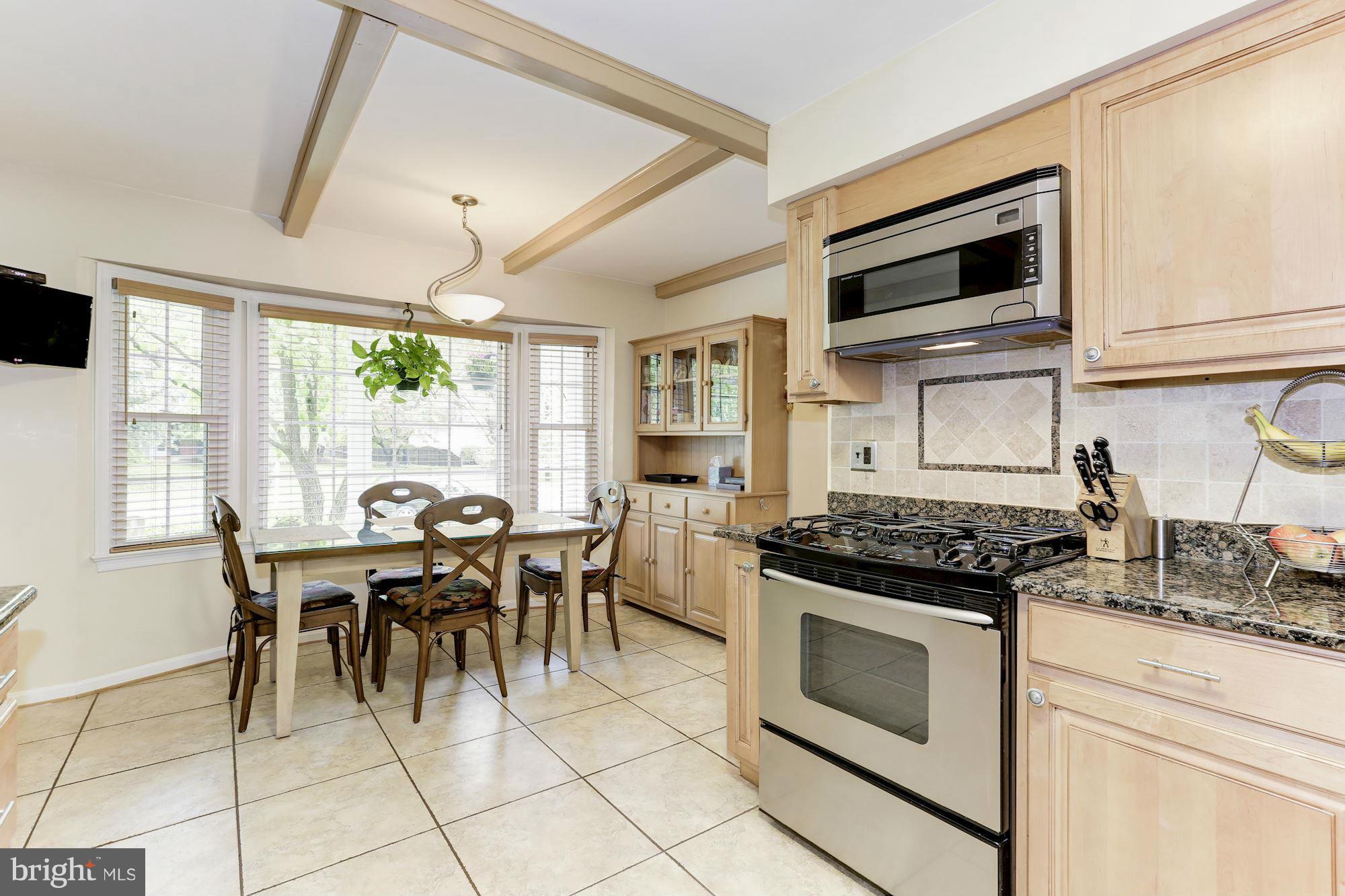 8516 Atwell Road Potomac, MD 20854 - Photo 10 of 26 Kitchen