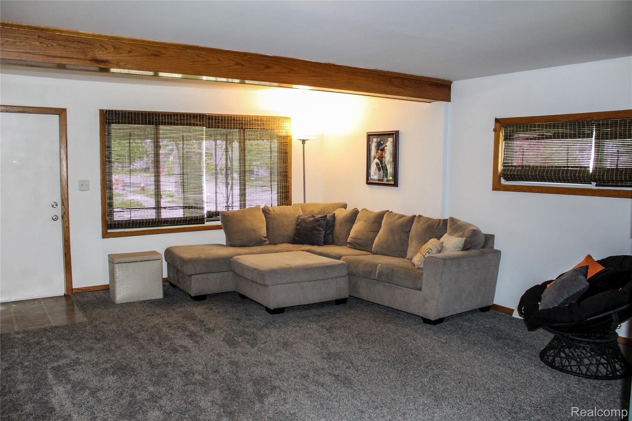25294 Peter Kaltz Road Warren, MI 48091 - Photo 3 of 33 Livingroom.2