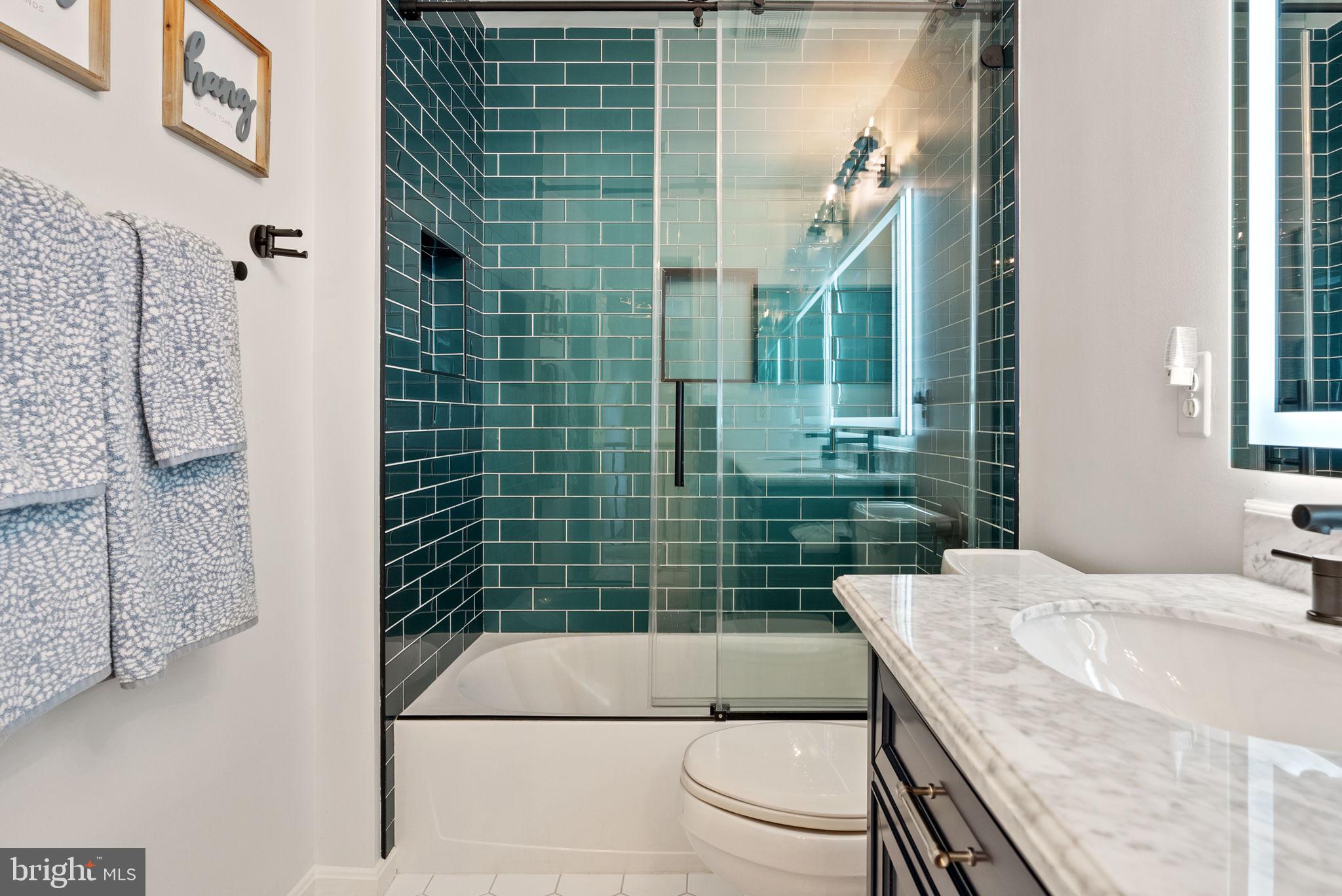 527 Rugby Court Purcellville, VA 20132 - Photo 53 of 75 Modern glass shower/tub door
