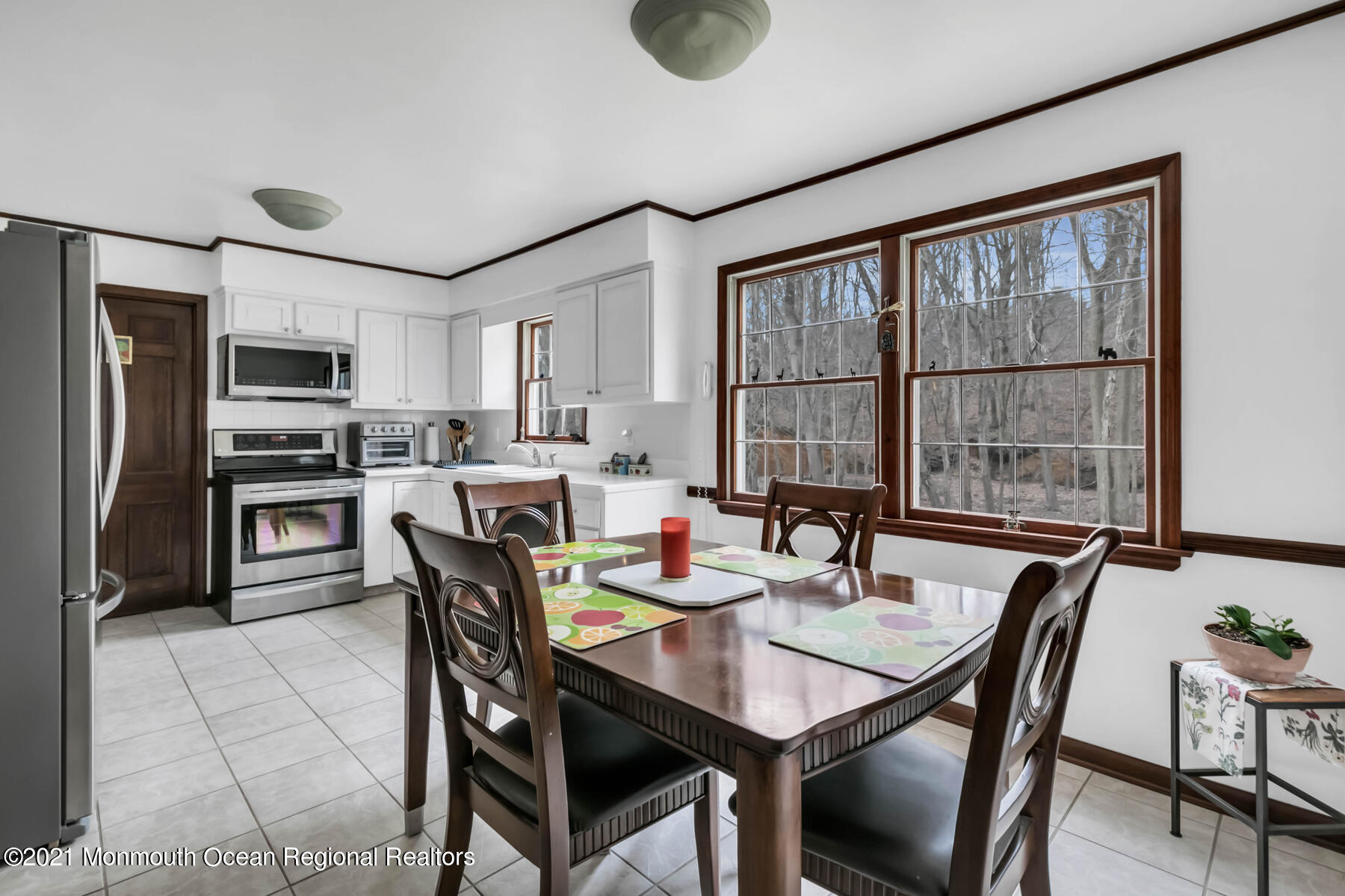 12 Borden Road Middletown, NJ 07748 - Photo 15 of 32 EAT IN KITCHEN