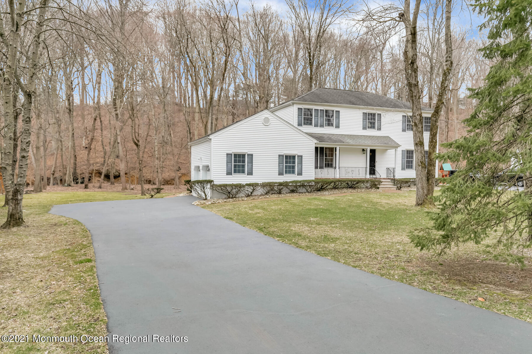 12 Borden Road Middletown, NJ 07748 - Photo 3 of 32 LONG DRIVEWAY