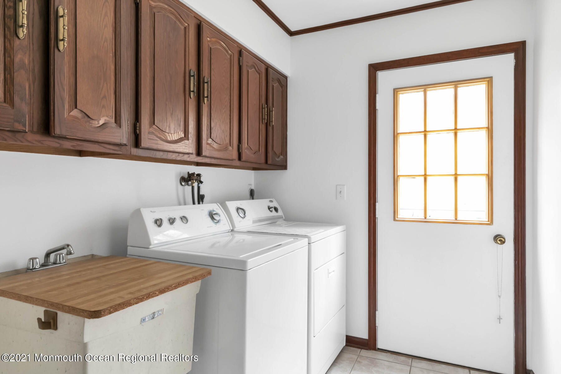 12 Borden Road Middletown, NJ 07748 - Photo 22 of 32 LAUNDRY