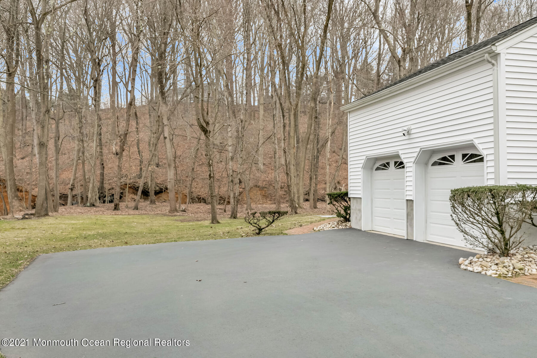 12 Borden Road Middletown, NJ 07748 - Photo 4 of 32 2 CAR GARAGE