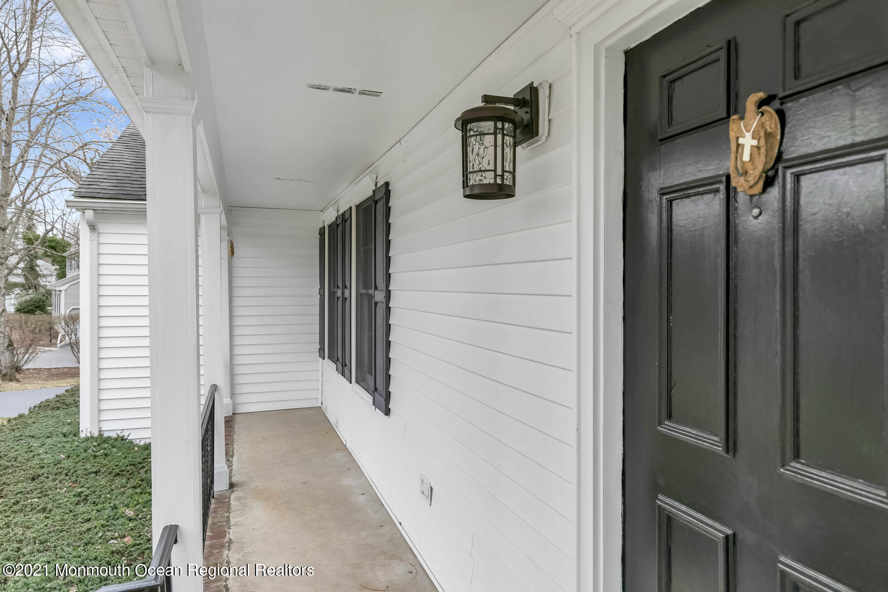 12 Borden Road Middletown, NJ 07748 - Photo 9 of 32 FRONT PORCH