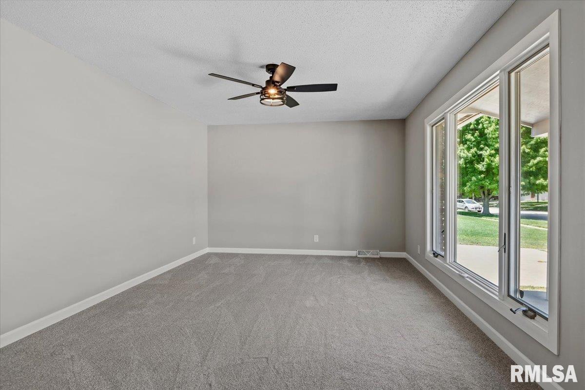 2320 Lindbergh Boulevard Springfield, IL 62704 - Photo 5 of 36