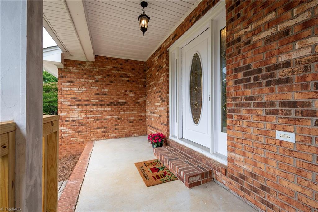 7013 Upland Road Clemmons, NC 27012 - Photo 4 of 43