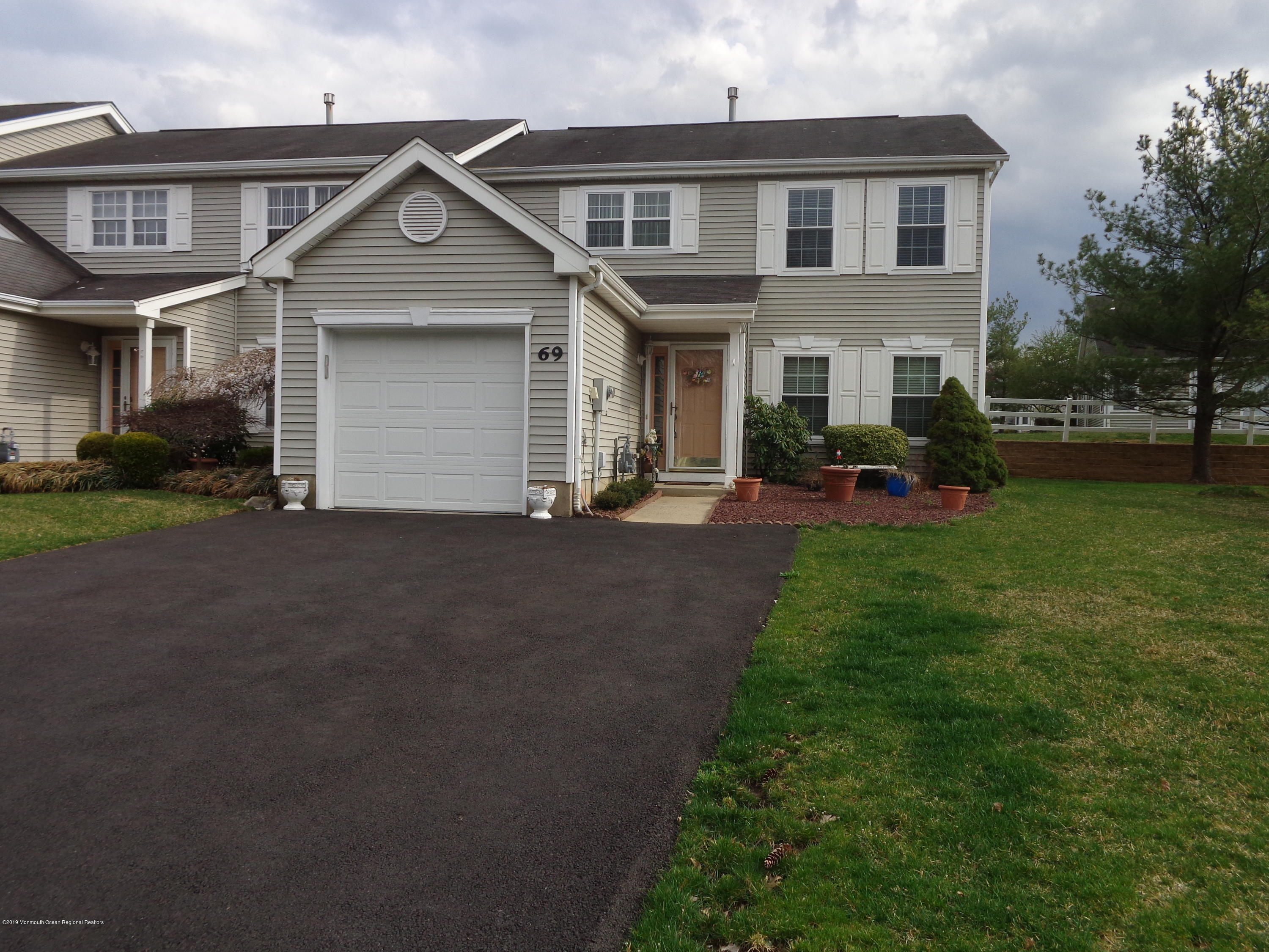 69 Ridge Place Freehold, NJ 07728 - Photo 1 of 10 DSC00416