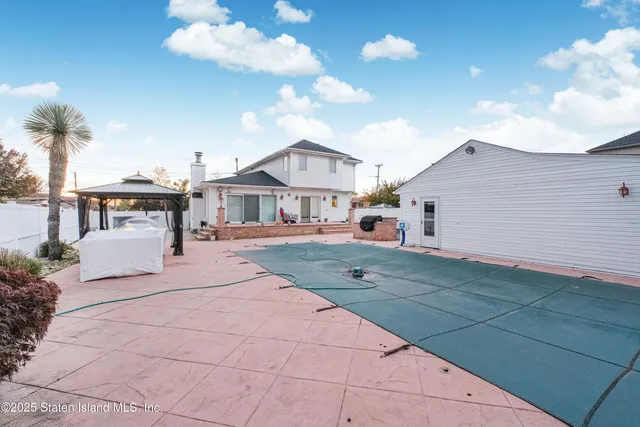 a view of house and outdoor space