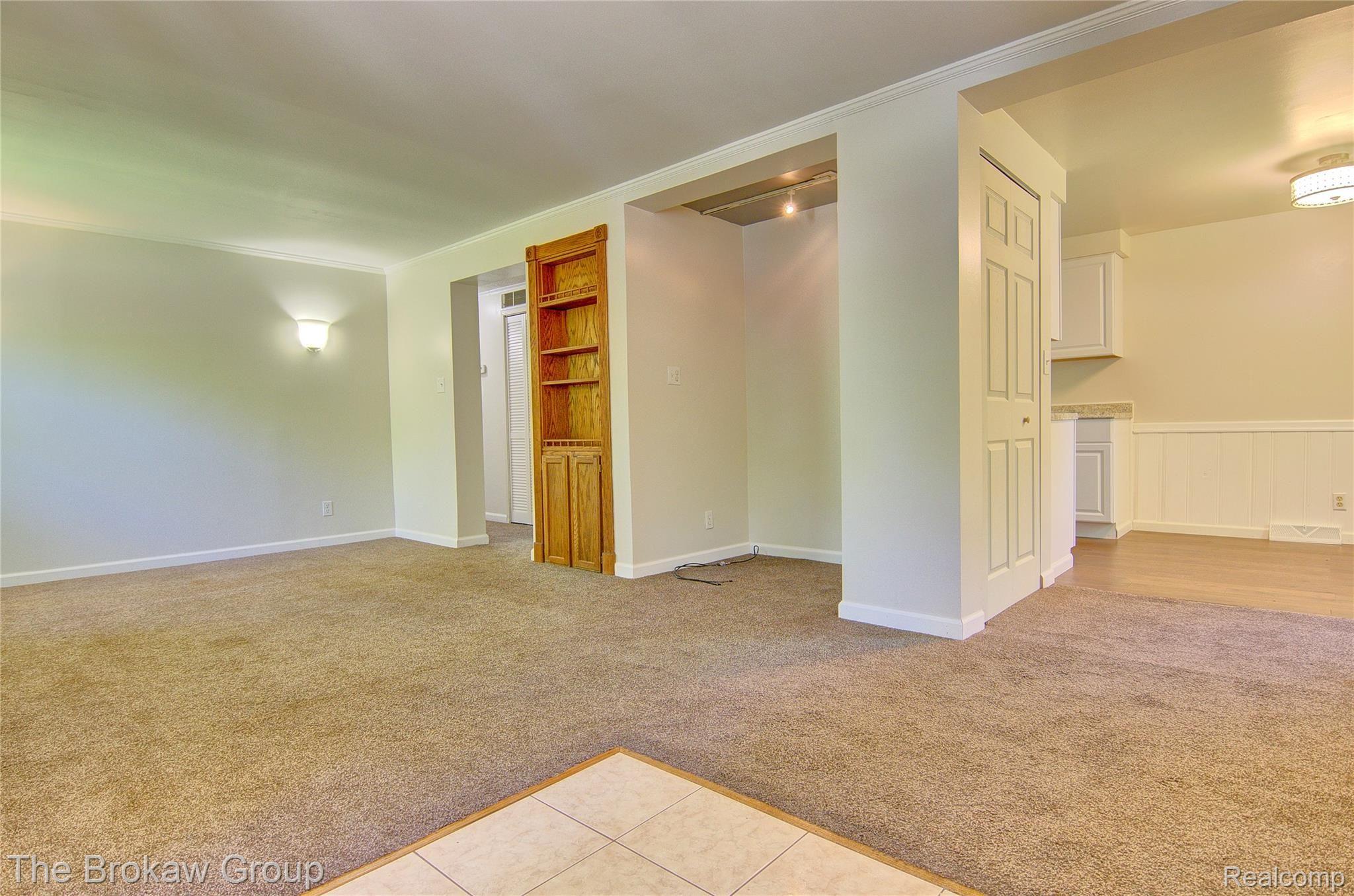 575 Fisher Road Highland, MI 48357 - Photo 9 of 36 _DSC0004_5_6.jpg