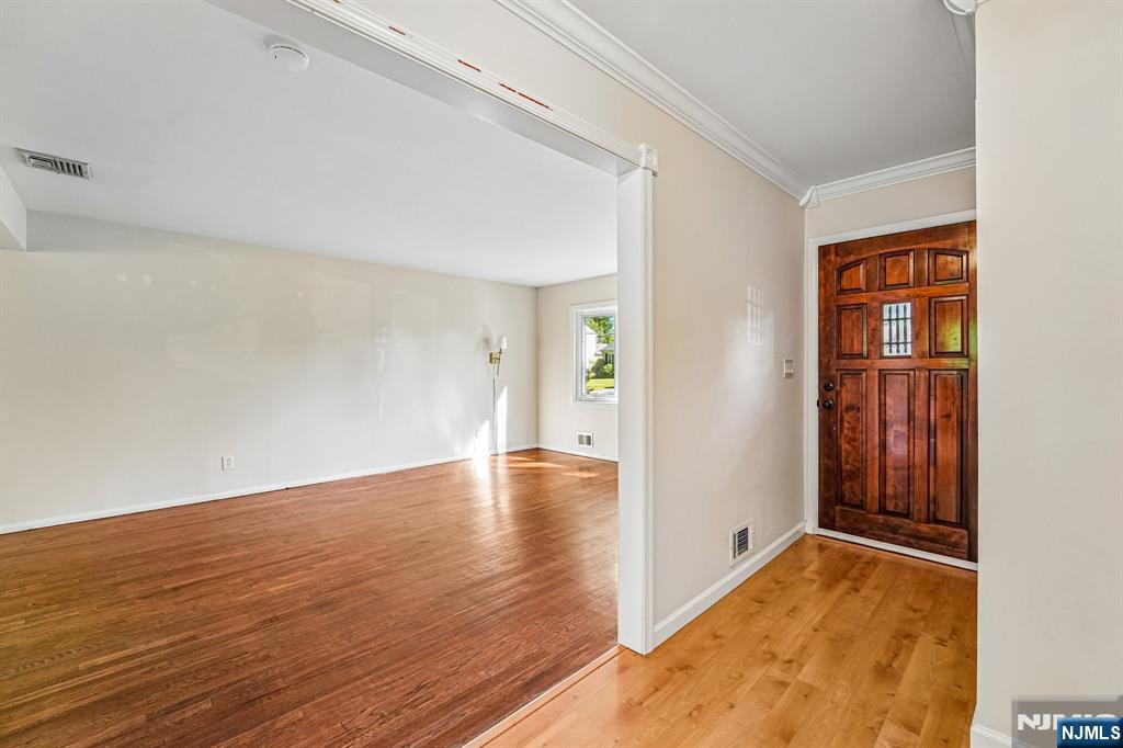 158 Morningside Road Paramus, NJ 07652 - Photo 3 of 31