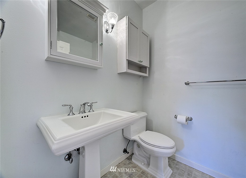 181 East Soderberg Road Allyn, WA 98524 - Photo 19 of 25 Gallery Image 19