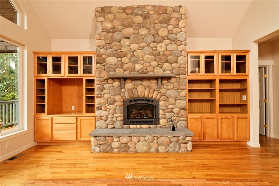 181 East Soderberg Road Allyn, WA 98524 - Photo 5 of 25 Gallery Image 5