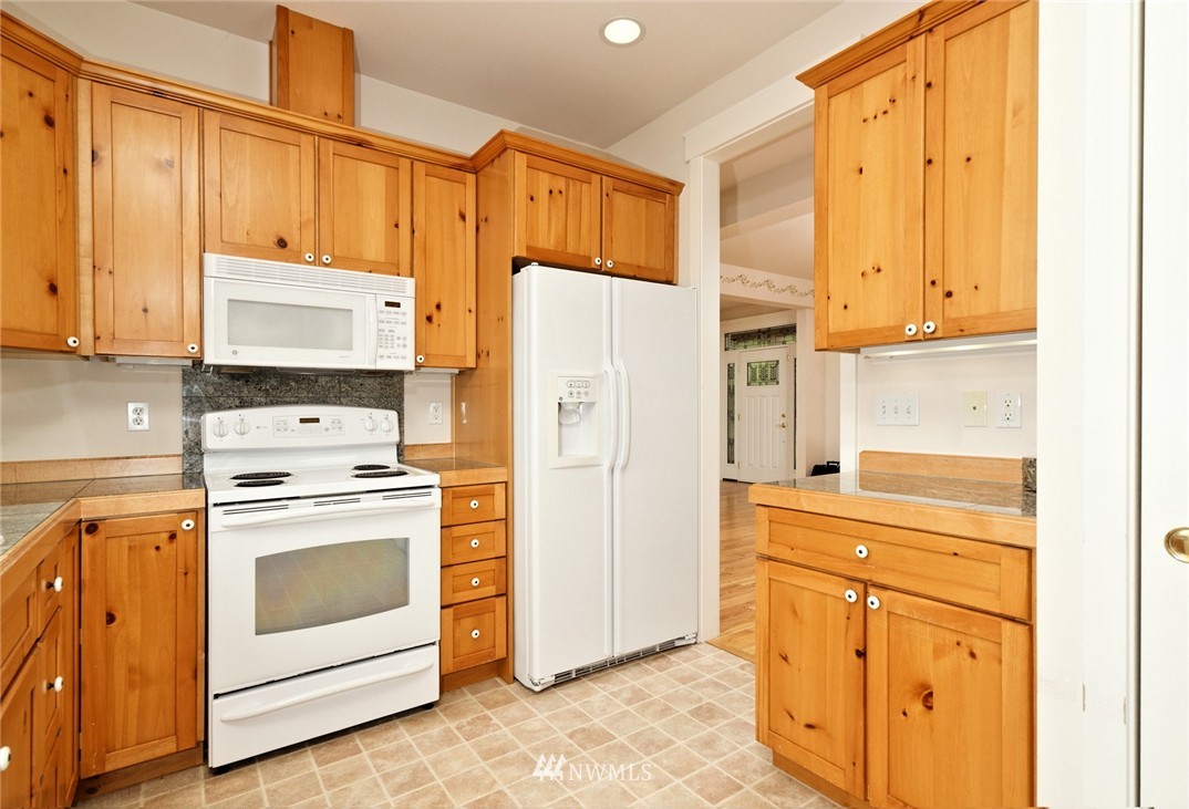 181 East Soderberg Road Allyn, WA 98524 - Photo 7 of 25 Gallery Image 7