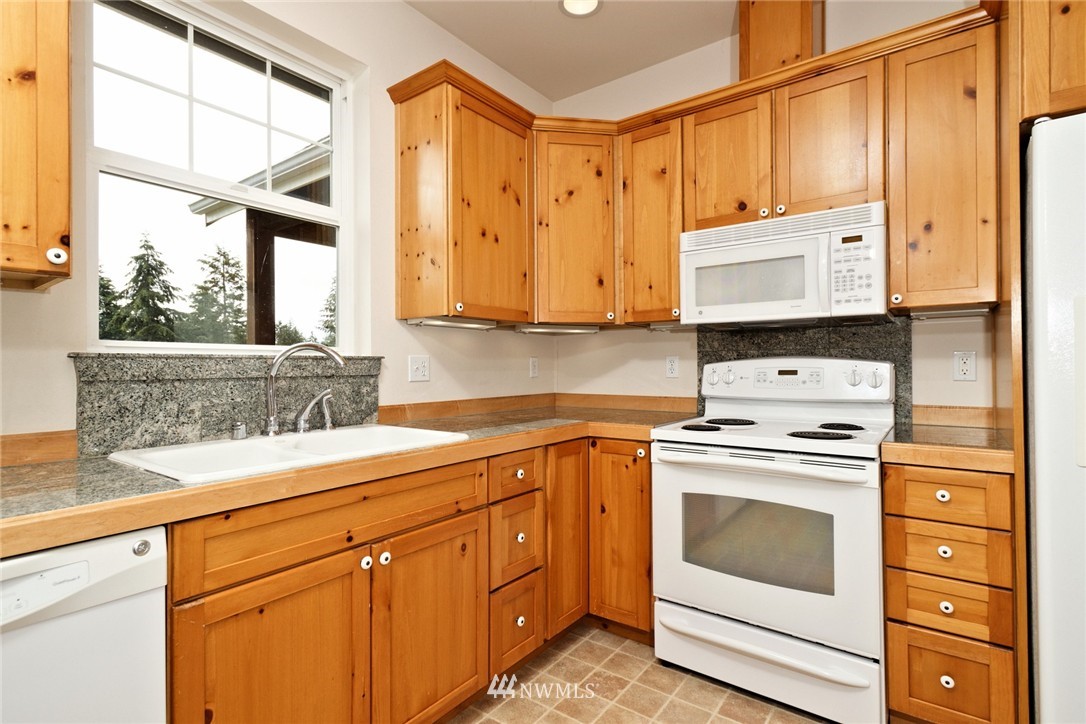 181 East Soderberg Road Allyn, WA 98524 - Photo 9 of 25 Gallery Image 9