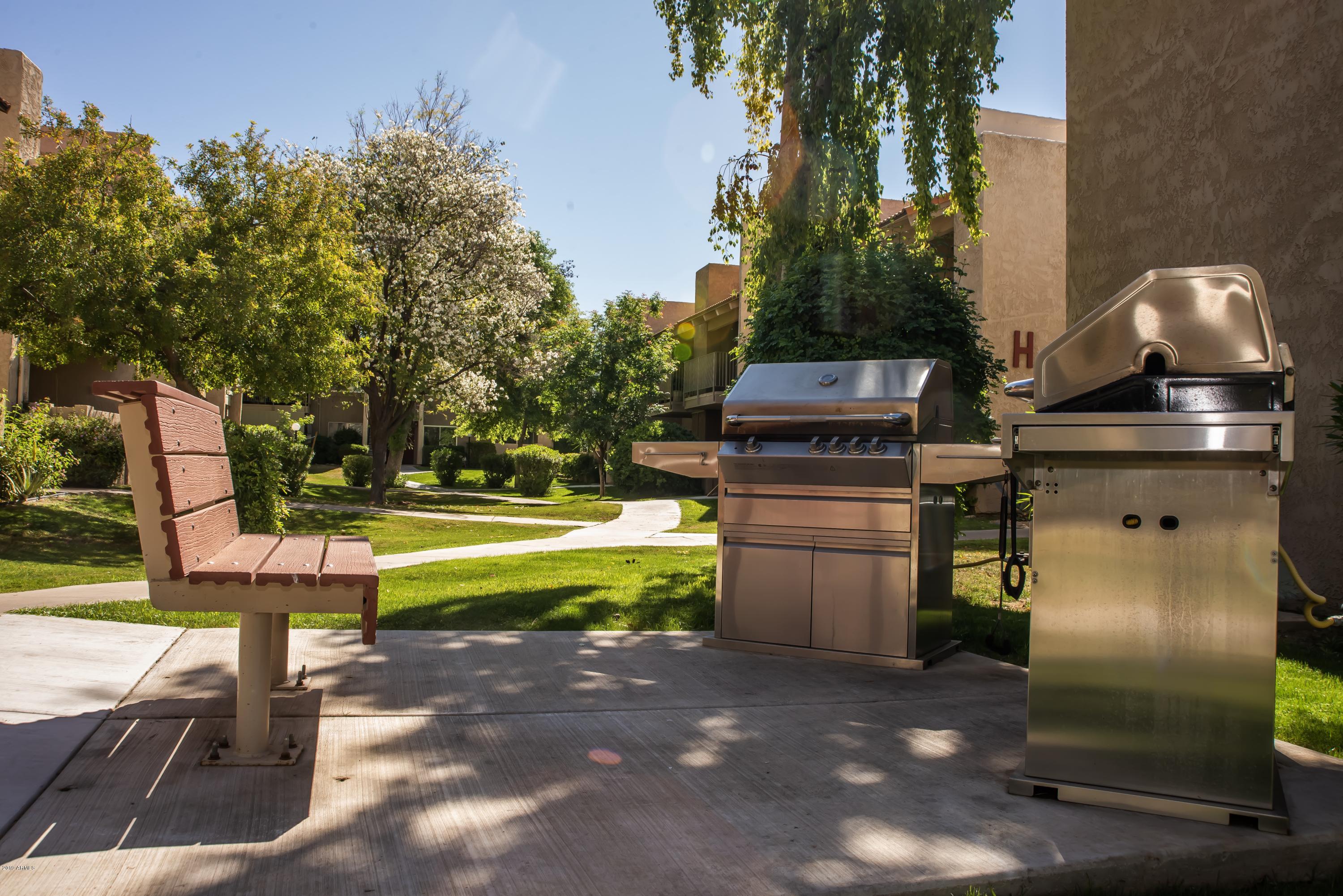 5525 East Thomas Road, Unit R8 Phoenix, AZ 85018 - Photo 19 of 20 BBQ's