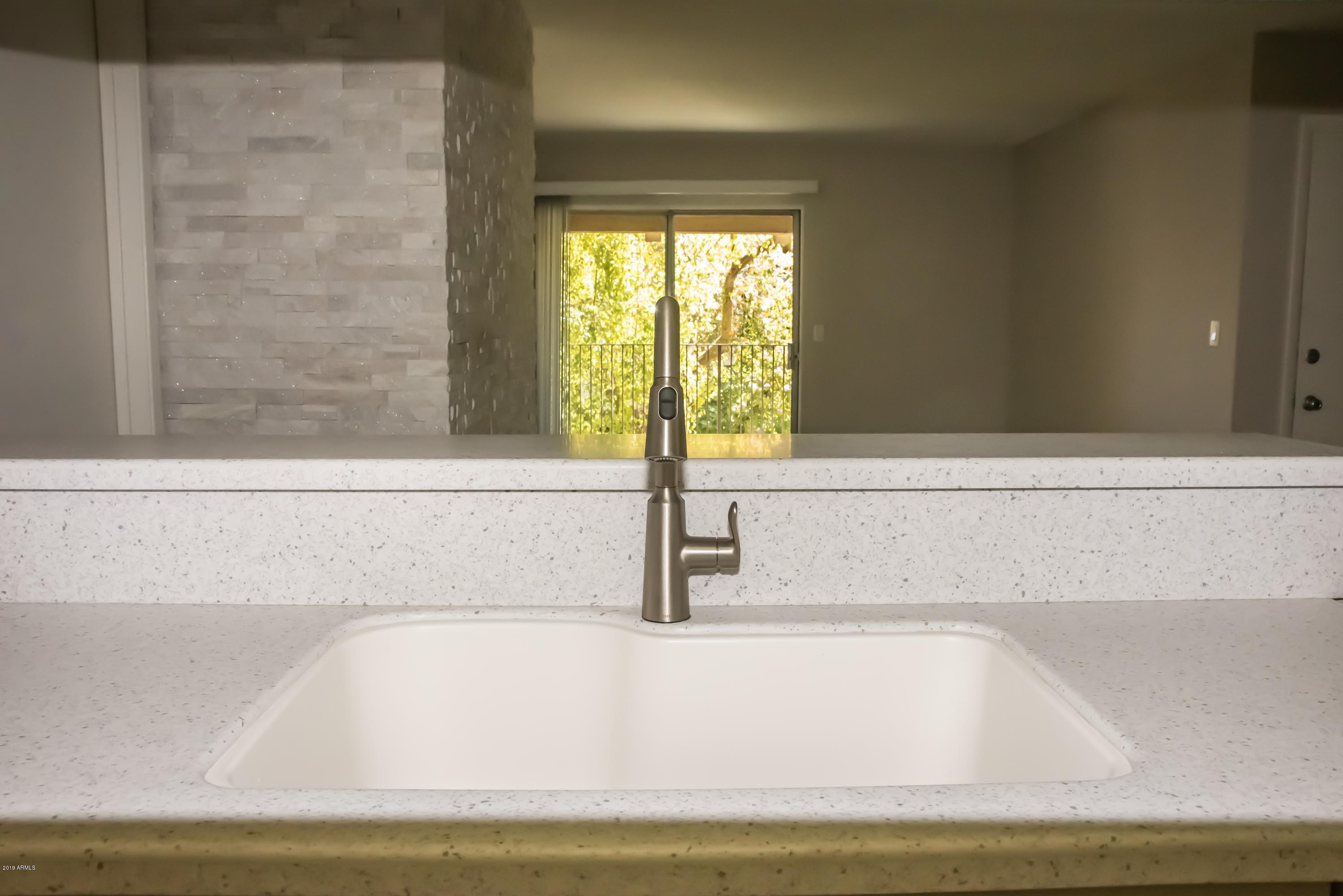 5525 East Thomas Road, Unit R8 Phoenix, AZ 85018 - Photo 4 of 20 Kitchen Sink