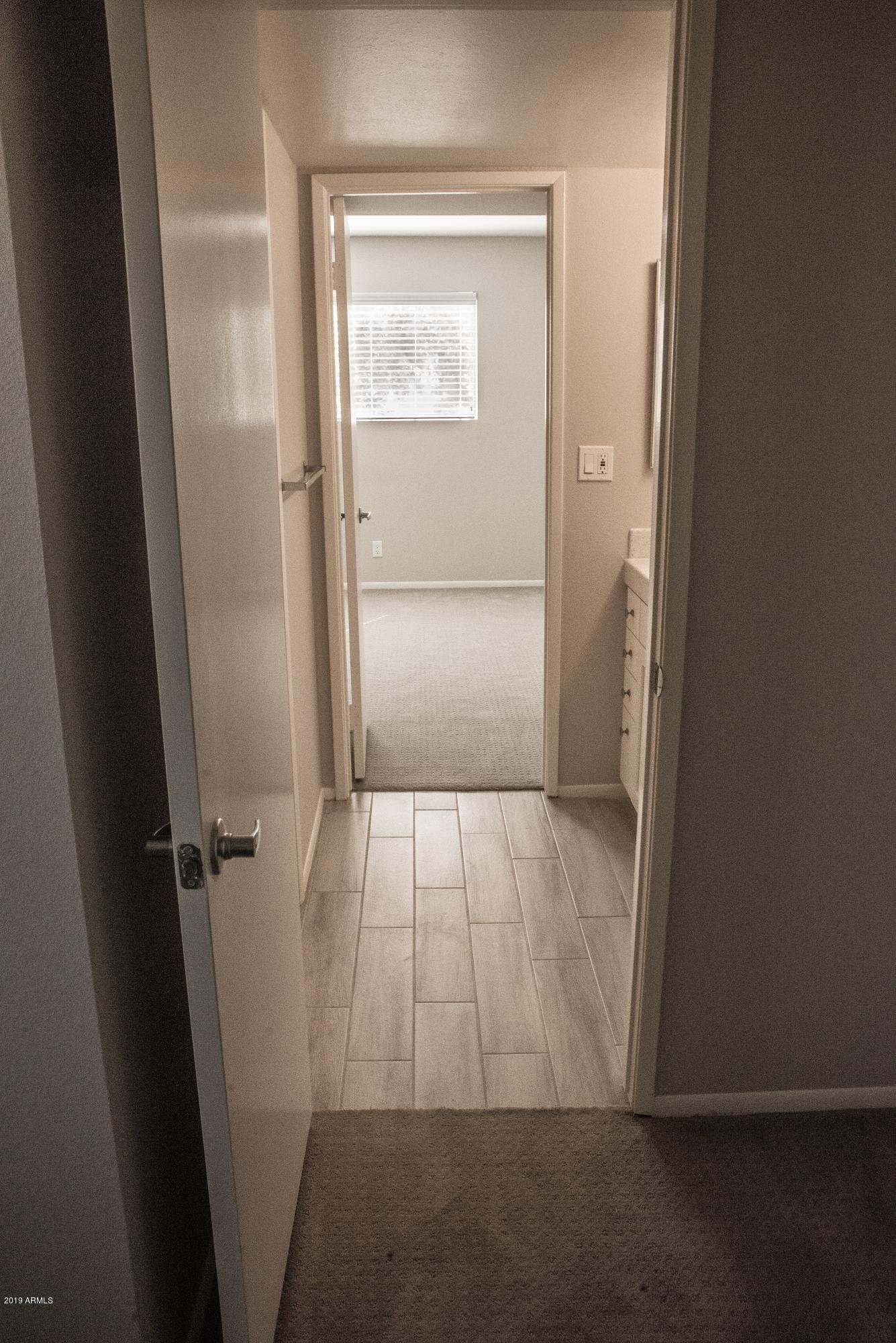 5525 East Thomas Road, Unit R8 Phoenix, AZ 85018 - Photo 10 of 20 Bathroom