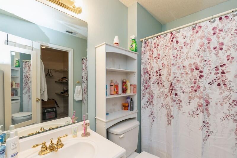 138 Edna Drive Crestview, FL 32536 - Photo 20 of 26 a bathroom with a shower curtain