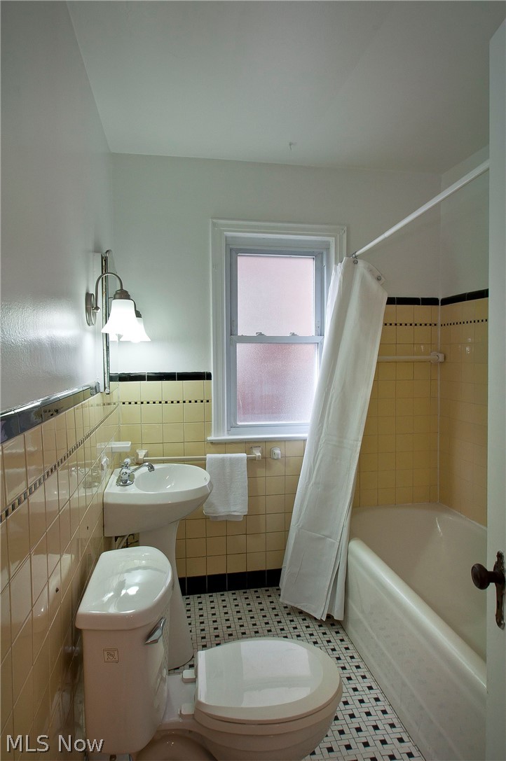 3627 Bainbridge Road Cleveland Heights, OH 44118 - Photo 10 of 21
