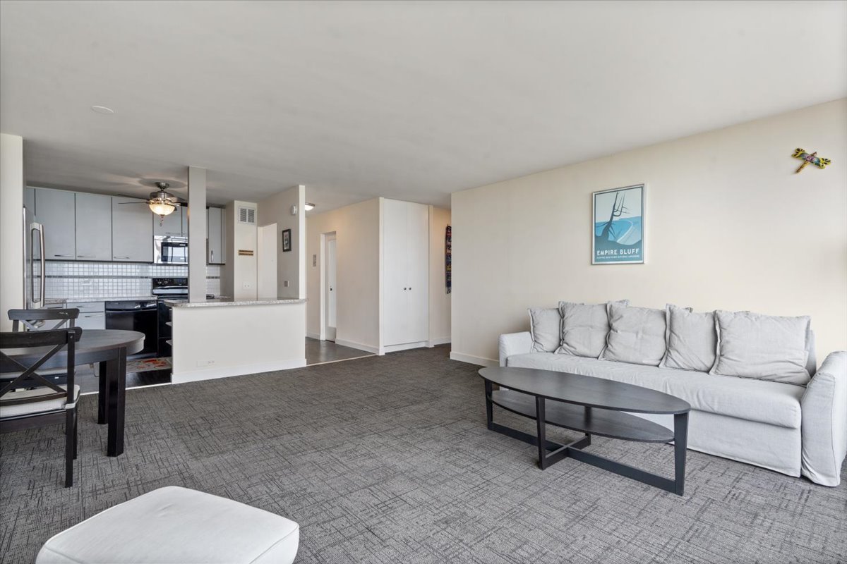 5445 North Sheridan Road, Unit 2608 Chicago, IL 60640 - Photo 7 of 16 Gallery Image 7