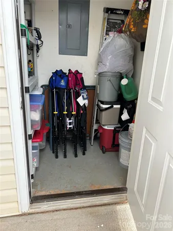 a room with lots of flowers and cabinets
