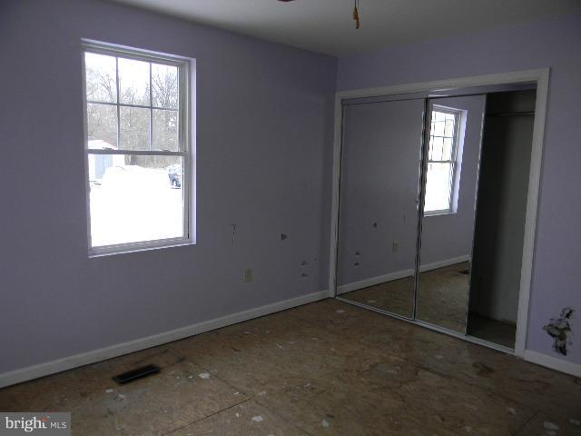 3922 North Point Road Baltimore, MD 21222 - Photo 8 of 22 an empty room with windows