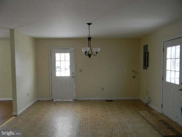 3922 North Point Road Baltimore, MD 21222 - Photo 10 of 22 an empty room with windows