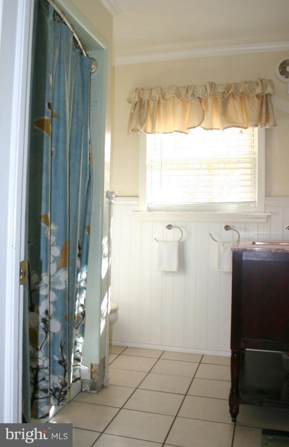 1622 Oldtown Road Edgewater, MD 21037 - Photo 15 of 37 Main Level Full Bath