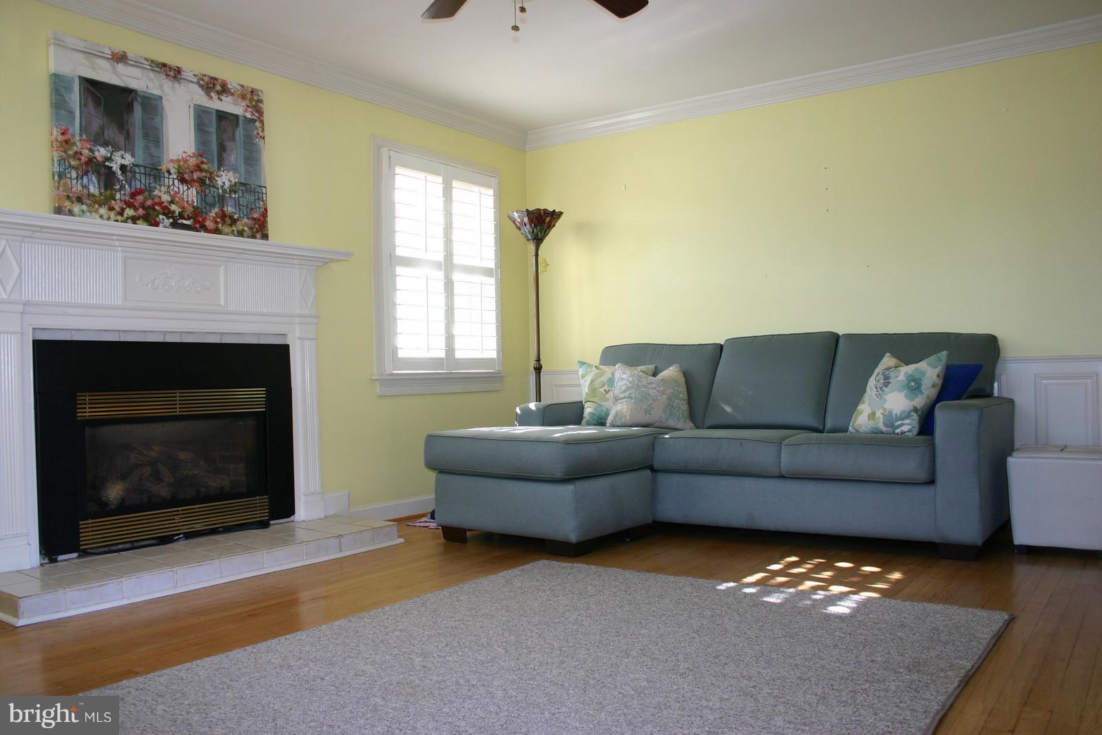 1622 Oldtown Road Edgewater, MD 21037 - Photo 3 of 37 Harwood floors