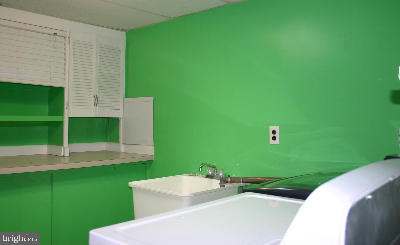 1622 Oldtown Road Edgewater, MD 21037 - Photo 28 of 37 Laundry Area with Full size Appliances~& Work~sink