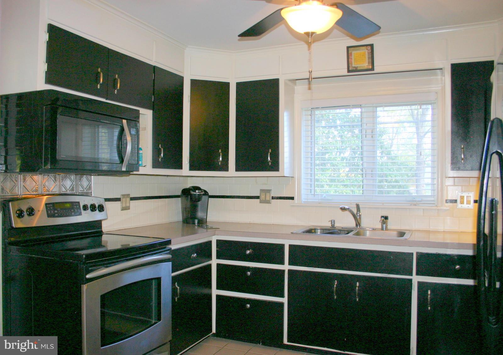 1622 Oldtown Road Edgewater, MD 21037 - Photo 6 of 37 Kitchen