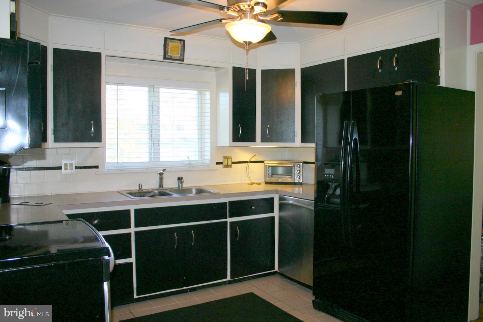 1622 Oldtown Road Edgewater, MD 21037 - Photo 8 of 37 Kitchen