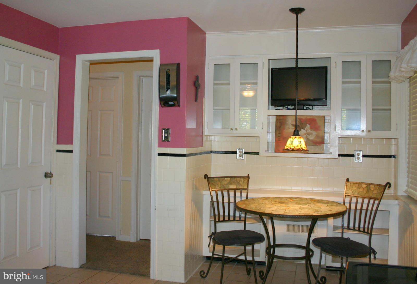 1622 Oldtown Road Edgewater, MD 21037 - Photo 9 of 37 Eating area in Kitchen