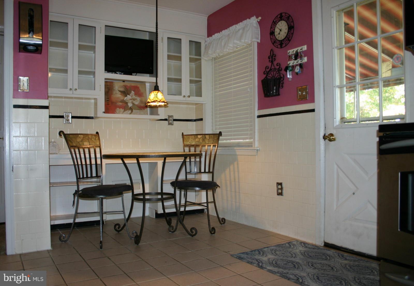1622 Oldtown Road Edgewater, MD 21037 - Photo 10 of 37 Built in storage~with glass display cabinets