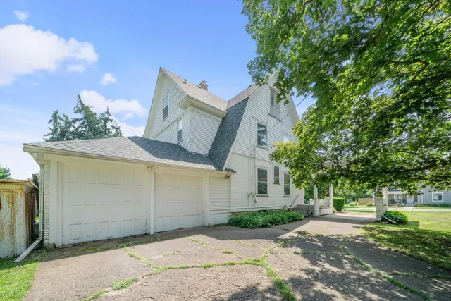 $275,000 | 205 South Gage Street, Somonauk, IL 60552
