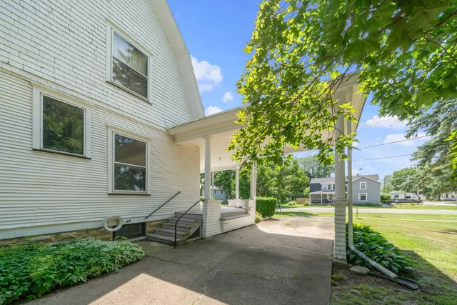 $275,000 | 205 South Gage Street, Somonauk, IL 60552