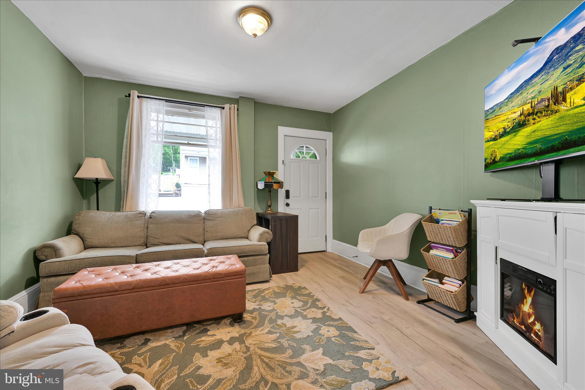 1917 Walnut Street Ashland, PA 17921 - Photo 7 of 24 Living Area