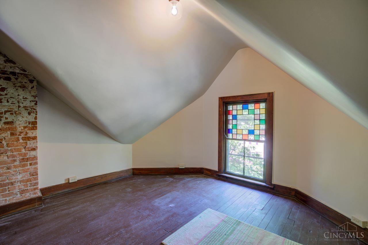 334 Ridgeway Road Wyoming, OH 45215 - Photo 29 of 41