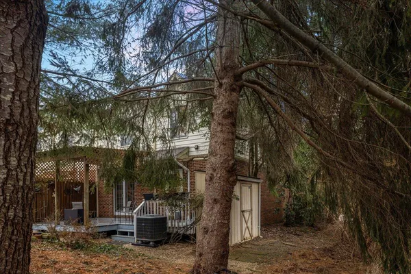 a view of a pathway of a house