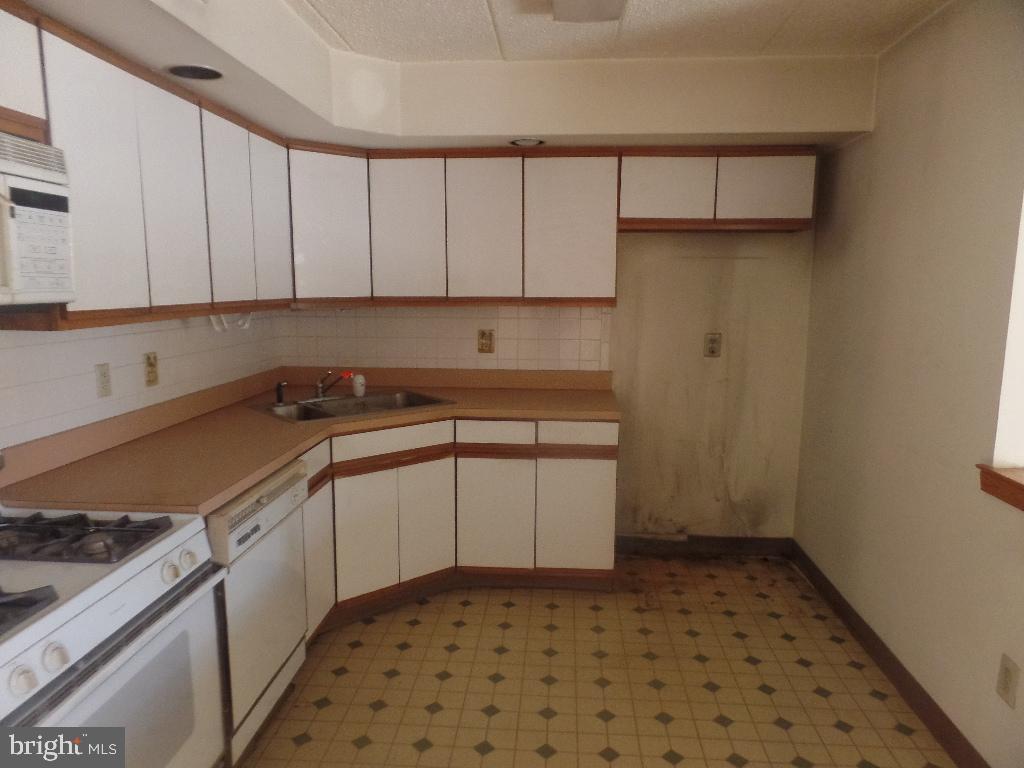2015 Welsh Road, Unit B27 Philadelphia, PA 19115 - Photo 6 of 15 Gallery Image 6