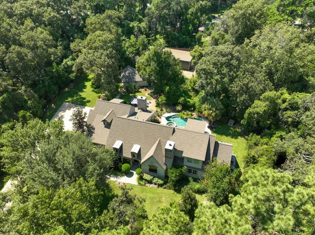 a view of a back yard from a corridor
