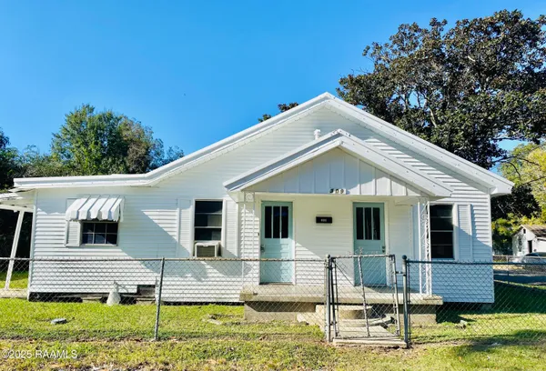 $800 | 309 Armentor Street, New Iberia, LA 70560