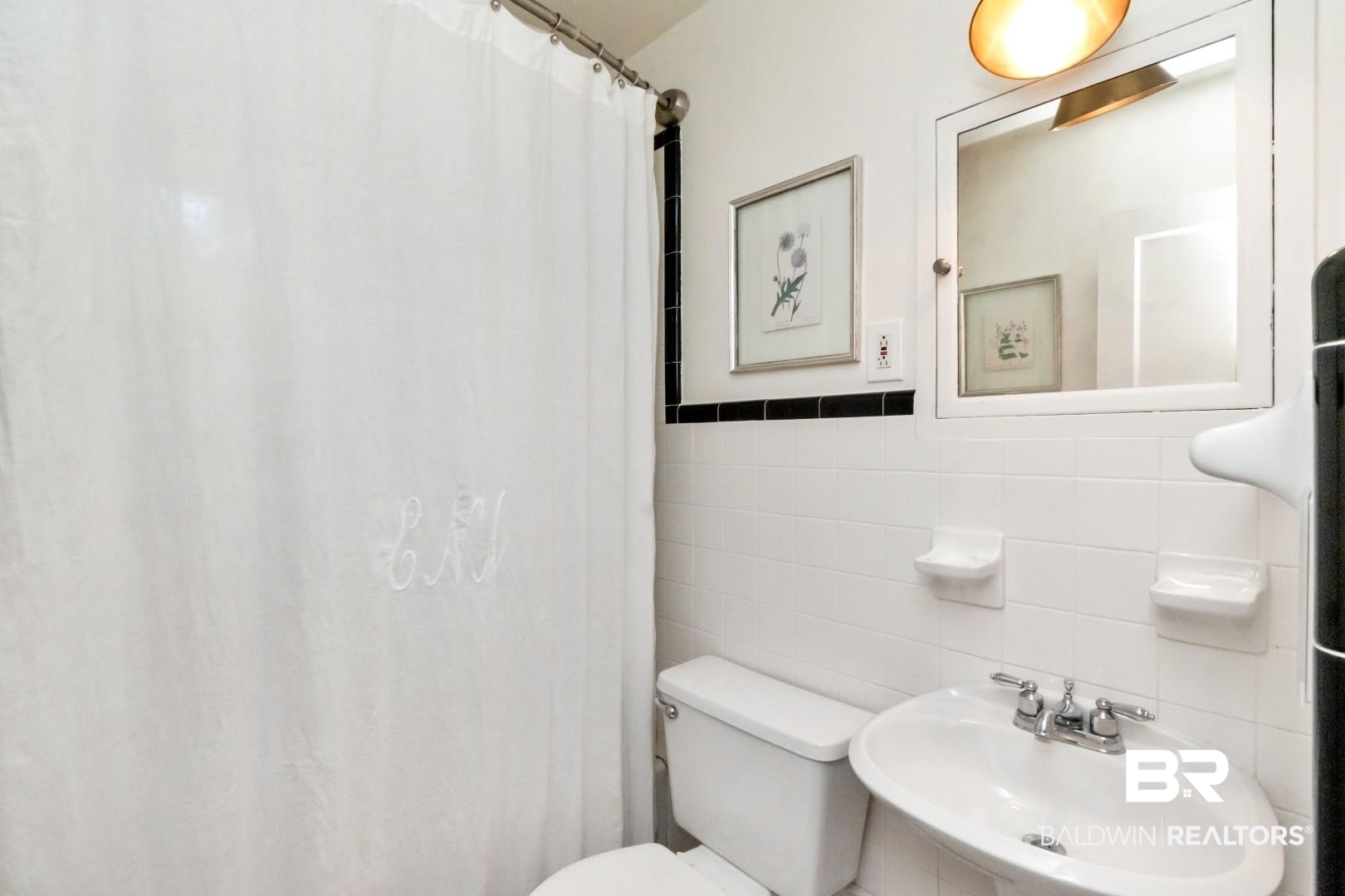 18 Princess Anne Road Mobile, AL 36608 - Photo 27 of 41 Full bathroom with tile walls and curtained shower